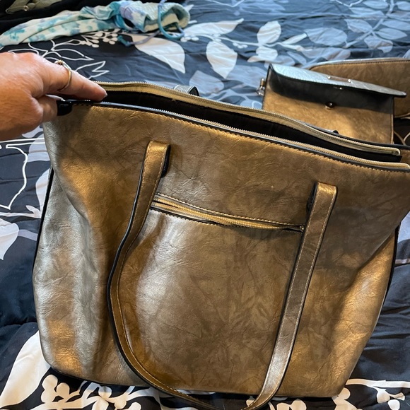 Purse - Picture 2 of 12